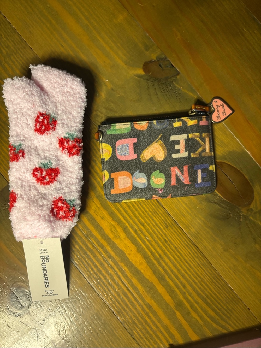 Dooney & Bourke wristlet with missing strap